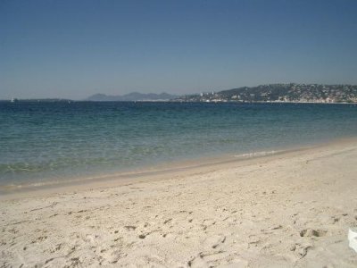 Rent a holiday villa or apartment with pool in Juan Les Pins - Rent-in-france